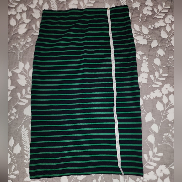 Loft midi skirt ( Donated ) - Picture 8 of 8